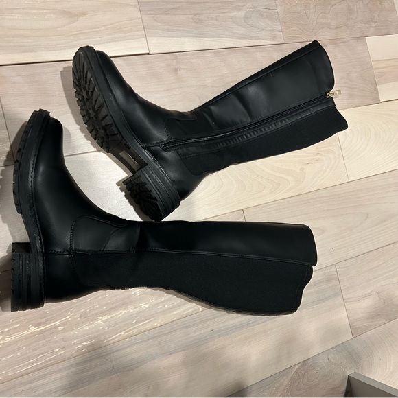 Black boots - Picture 1 of 4